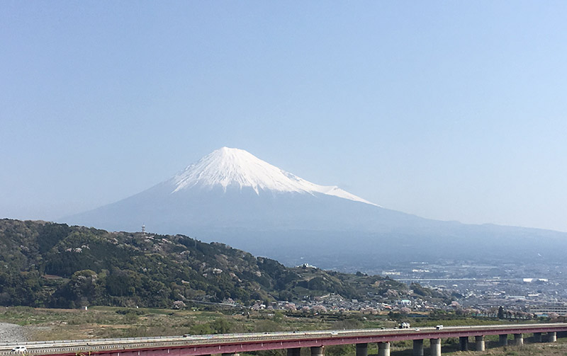 Núi Phú Sĩ nhìn từ xe bus