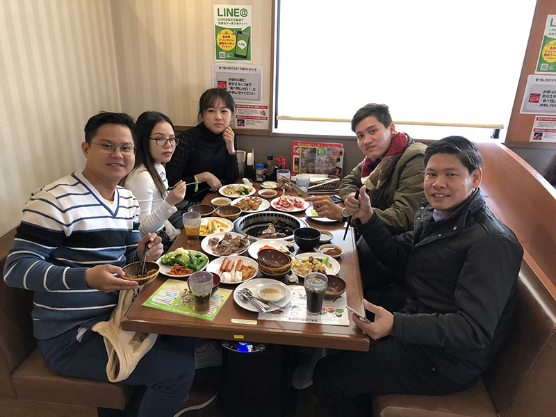 Ăn trưa buffet thịt nướng tại Tokyo