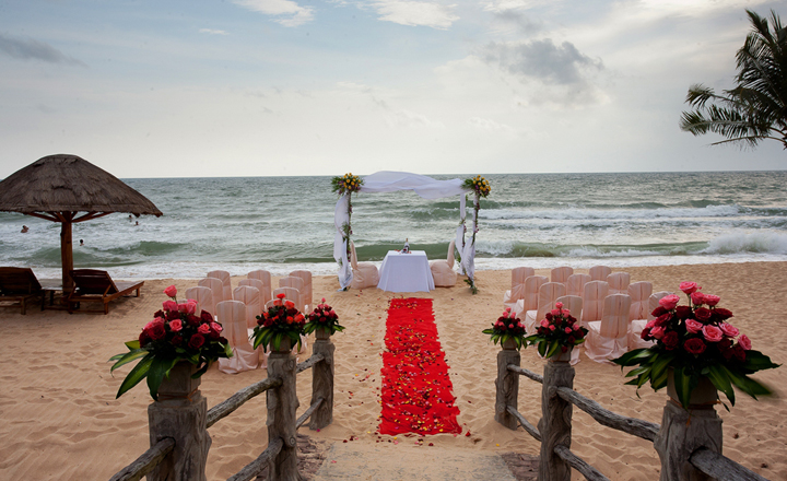 Tổ chức tiệc cưới trên bãi biển